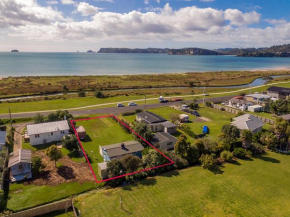 Bijou Buffalo Bliss - Whitianga Holiday Home